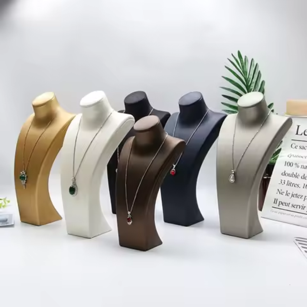 Drawn half body model necklace - Body Jewelry Storage 评论和价格